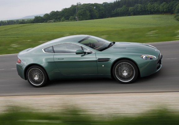 Photos of Aston Martin V8 Vantage (2008–2012)