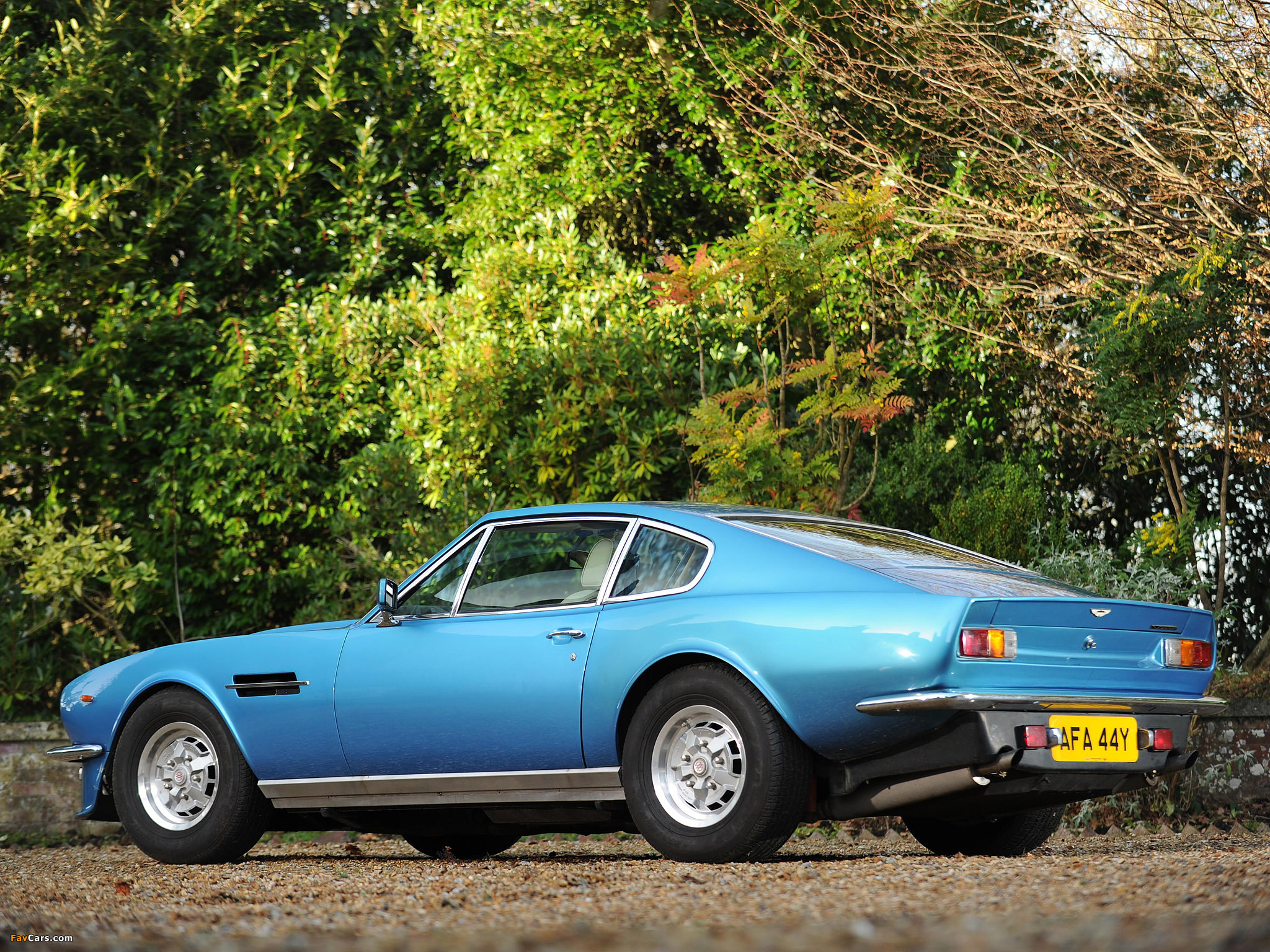 Pictures of Aston Martin V8 Vantage UK-spec (1977–1989) (2048 x 1536)