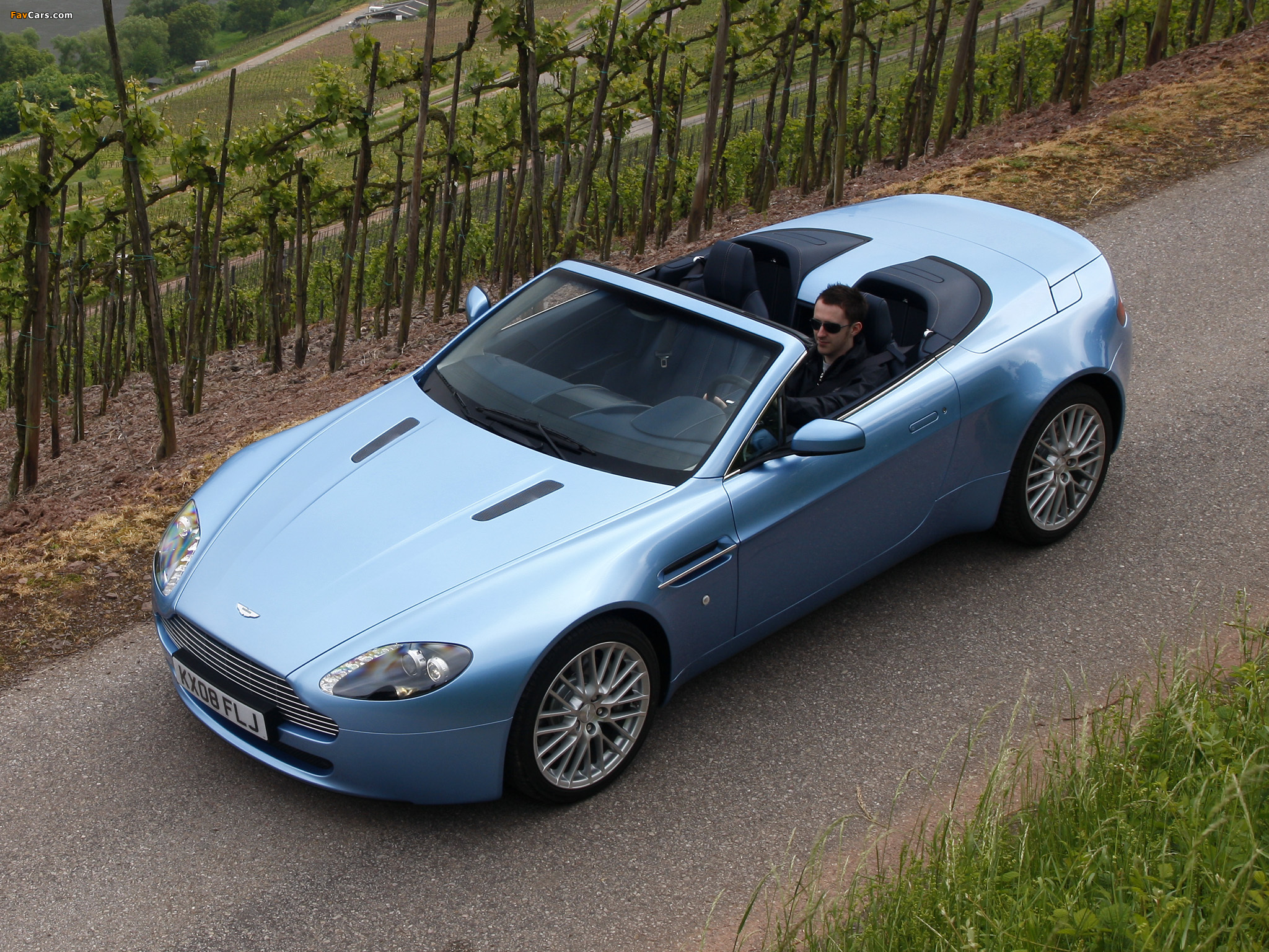 Pictures of Aston Martin V8 Vantage Roadster (2008–2012) (2048 x 1536)