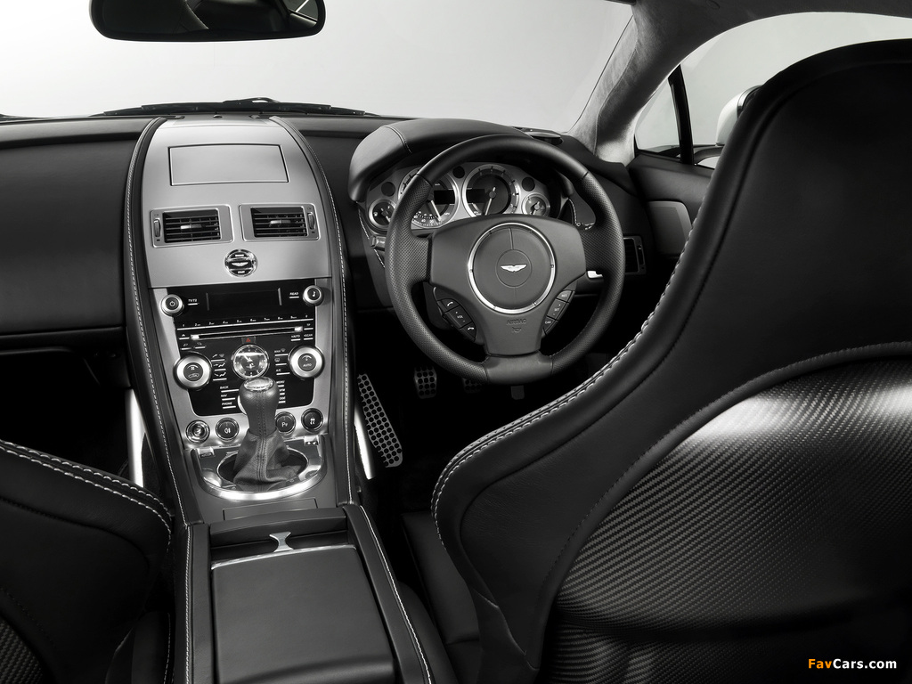 Pictures of Aston Martin V8 Vantage UK-spec (2008–2012) (1024 x 768)