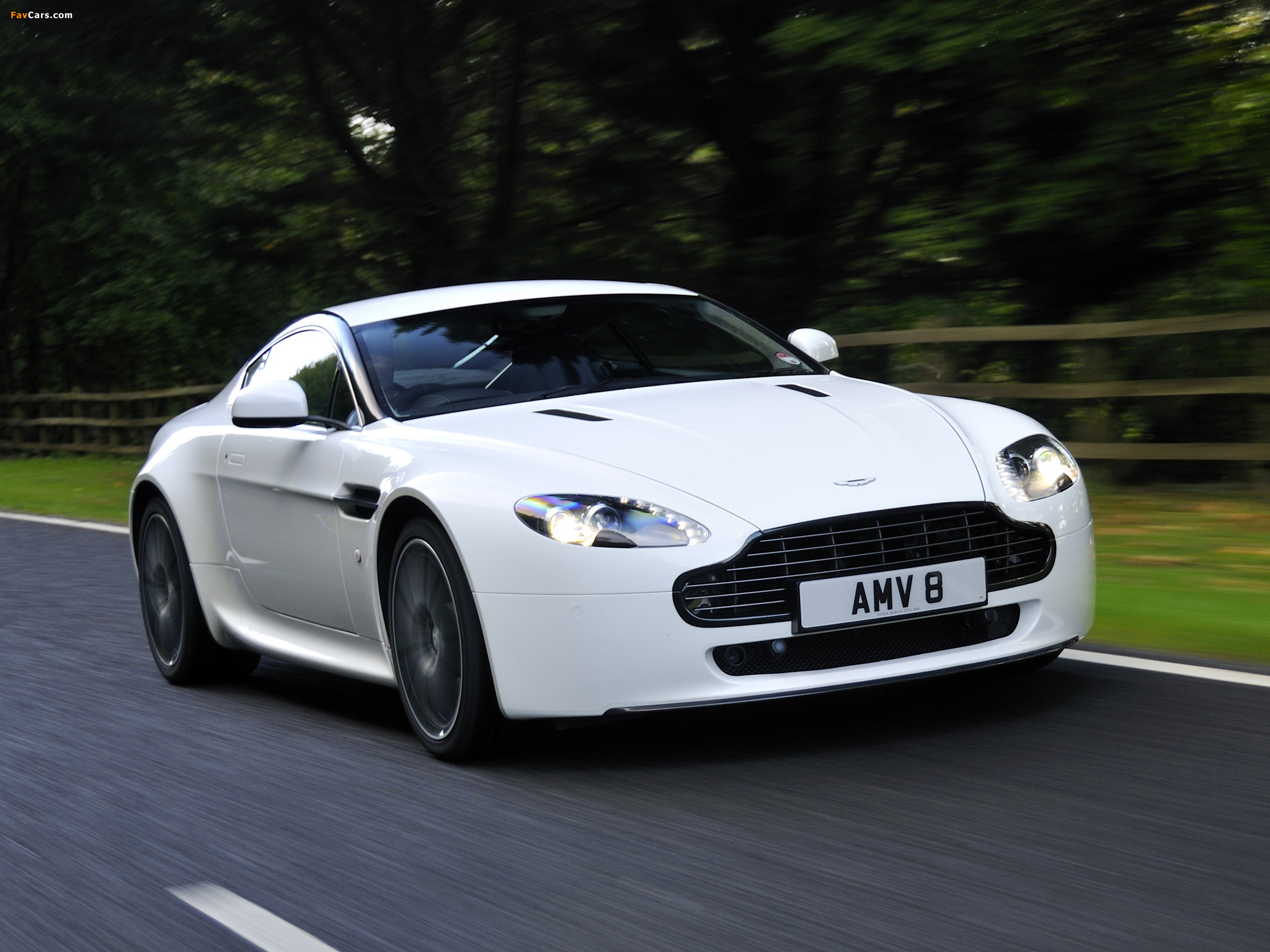 Pictures of Aston Martin V8 Vantage N420 (2010) (2048 x 1536)