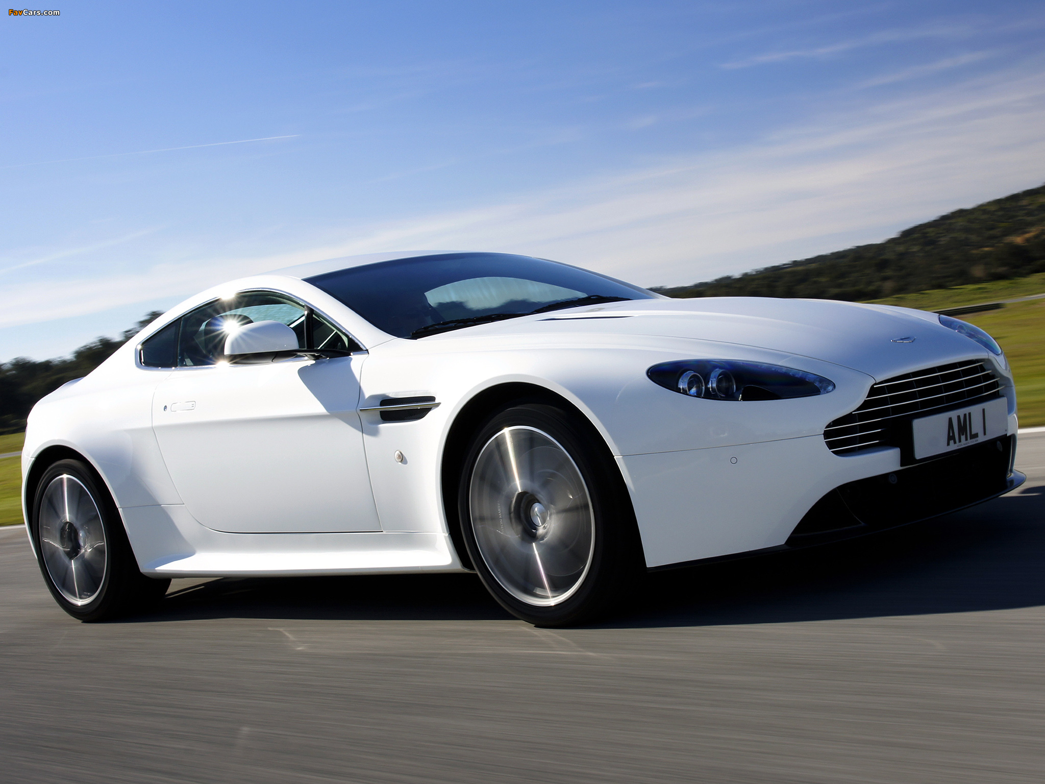 Pictures of Aston Martin V8 Vantage S (2011) (2048 x 1536)