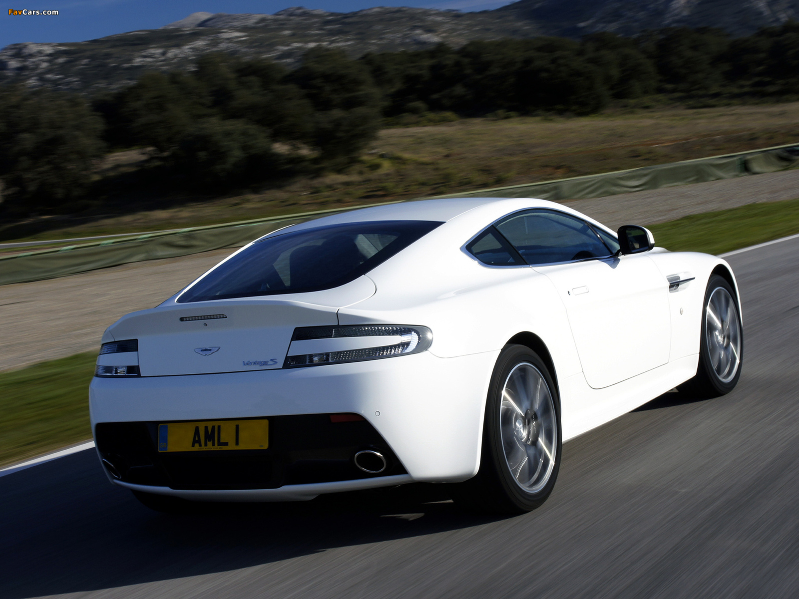 Pictures of Aston Martin V8 Vantage S (2011) (1600 x 1200)