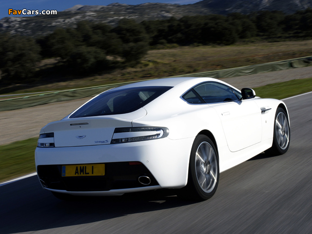 Pictures of Aston Martin V8 Vantage S (2011) (640 x 480)