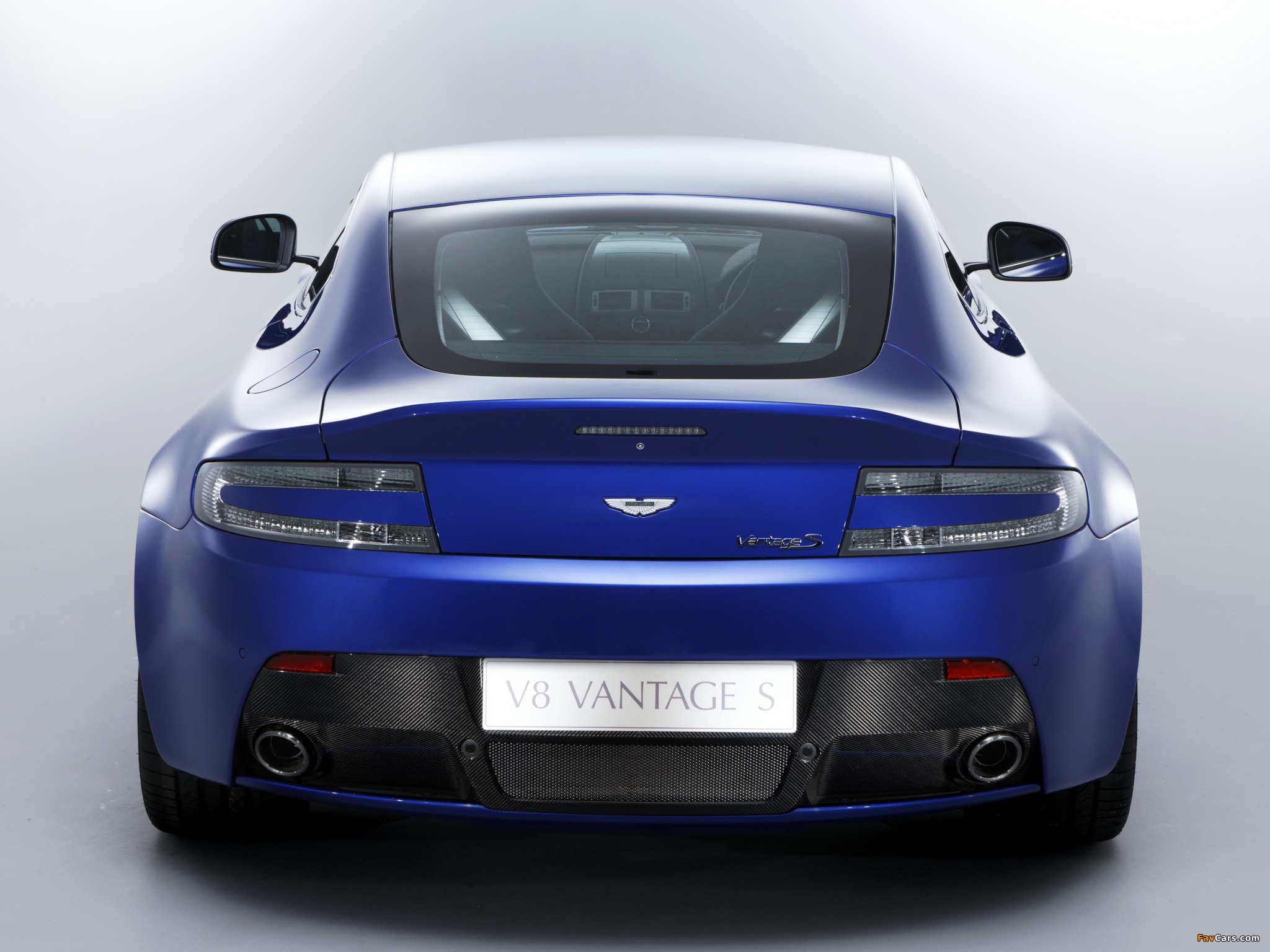 Pictures of Aston Martin V8 Vantage S UK-spec (2011) (2048 x 1536)
