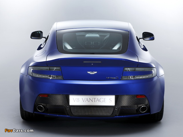 Pictures of Aston Martin V8 Vantage S UK-spec (2011) (640 x 480)