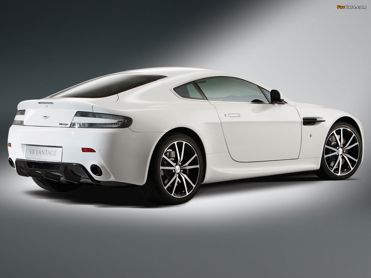 Aston Martin V8 Vantage N420 (2010) wallpapers (1280 x 960)