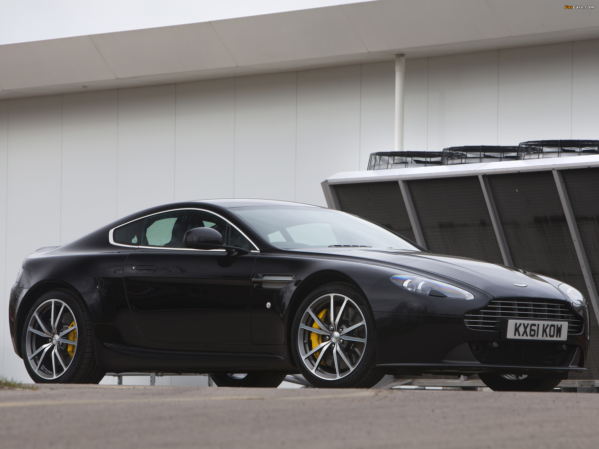 Aston Martin V8 Vantage UK-spec (2012) wallpapers (2048 x 1536)