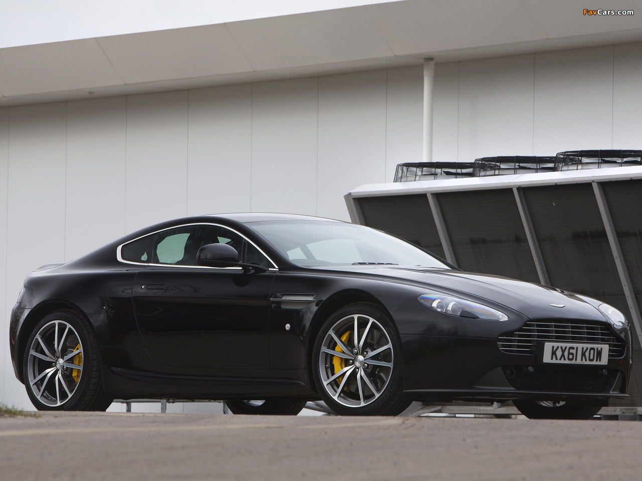 Aston Martin V8 Vantage UK-spec (2012) wallpapers (1280 x 960)