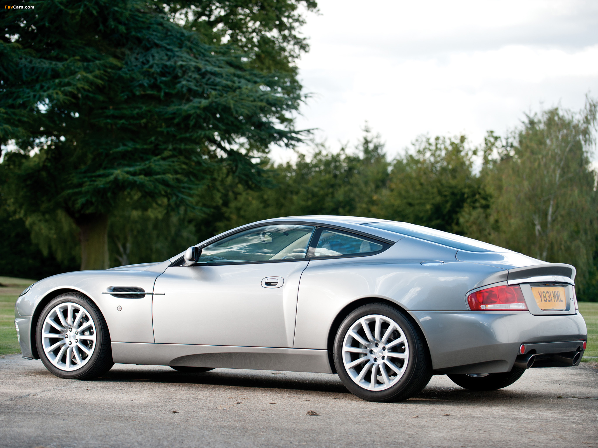Aston Martin V12 Vanquish UK-spec (2001–2006) photos (2048 x 1536)