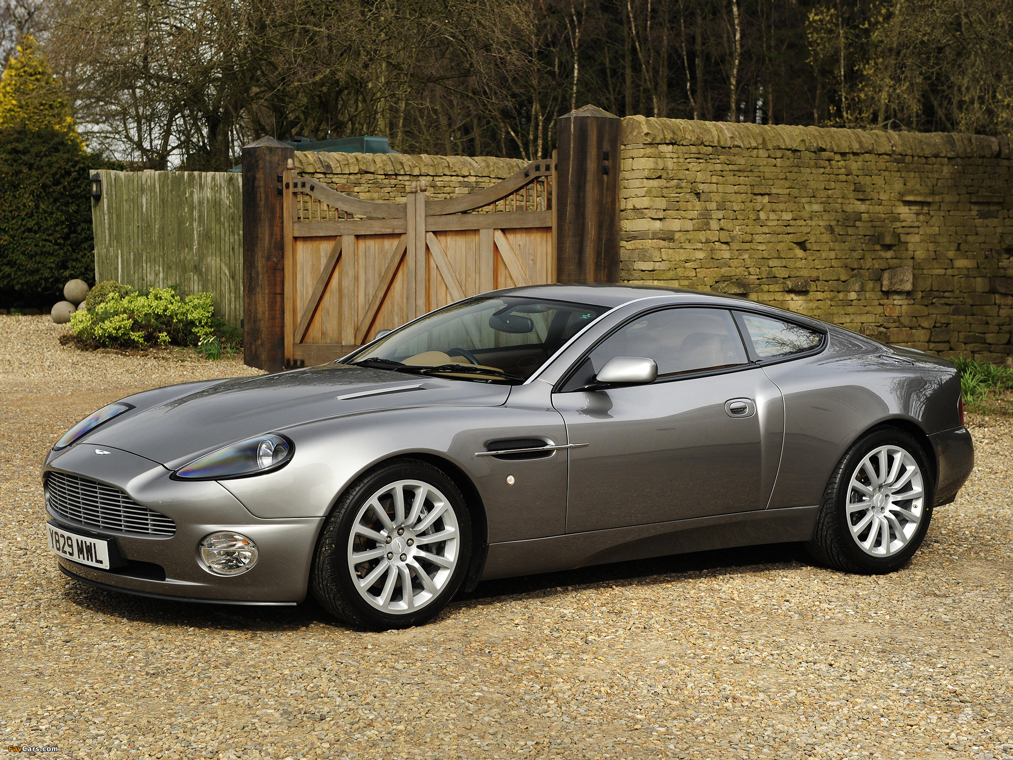 Aston Martin V12 Vanquish UK-spec (2001–2006) photos (2048 x 1536)