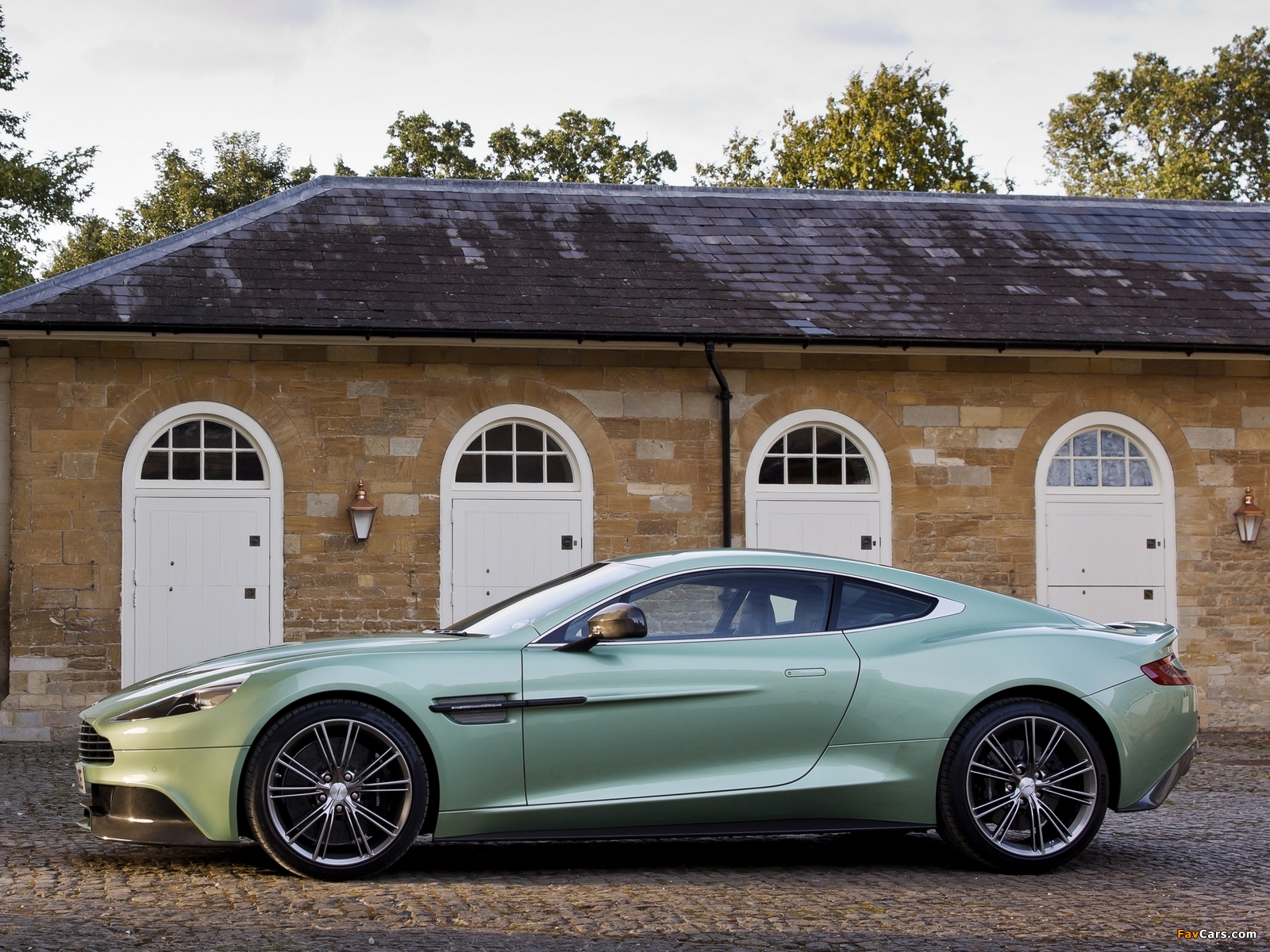 Aston Martin Vanquish UK-spec (2012) images (1600 x 1200)