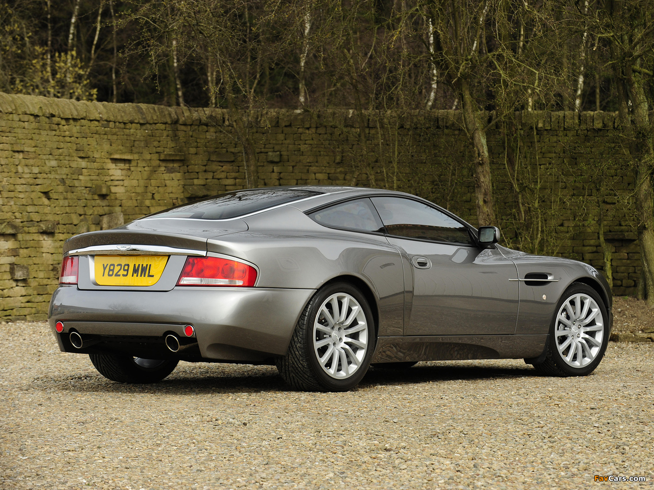 Photos of Aston Martin V12 Vanquish UK-spec (2001–2006) (1280 x 960)