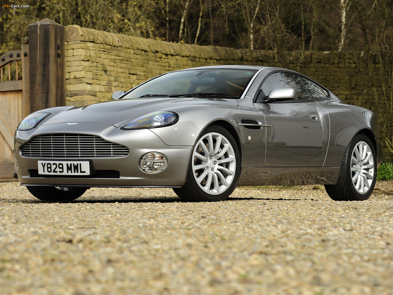 Photos of Aston Martin V12 Vanquish UK-spec (2001–2006) (1600 x 1200)