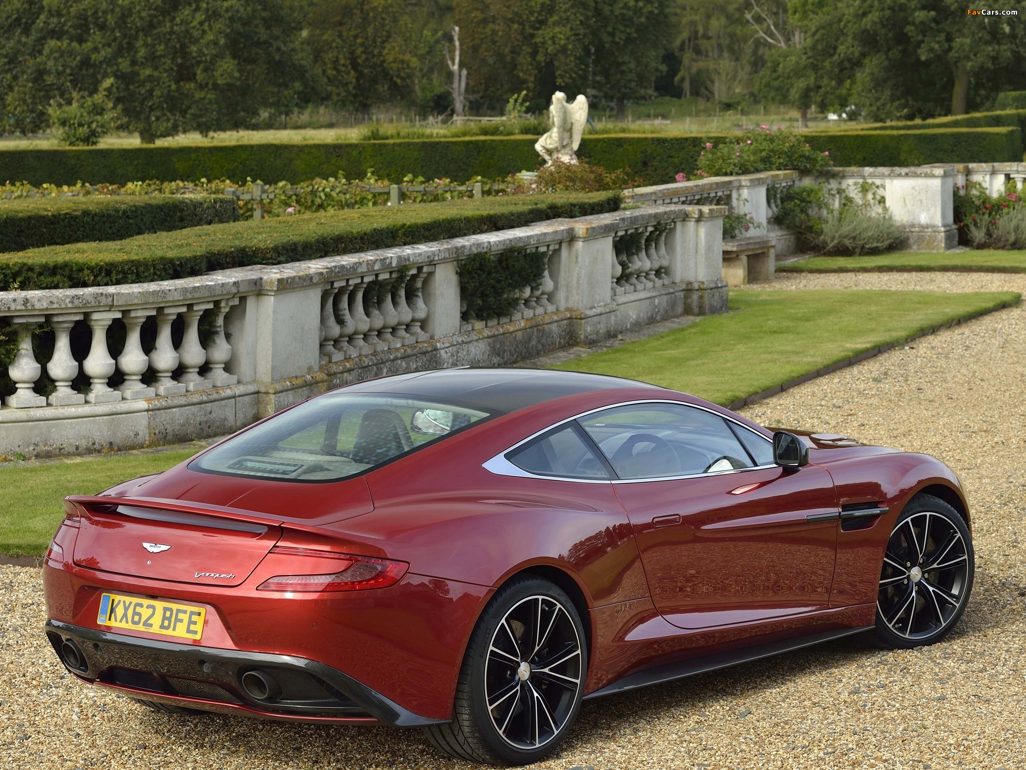 Photos of Aston Martin Vanquish UK-spec (2012) (2048 x 1536)