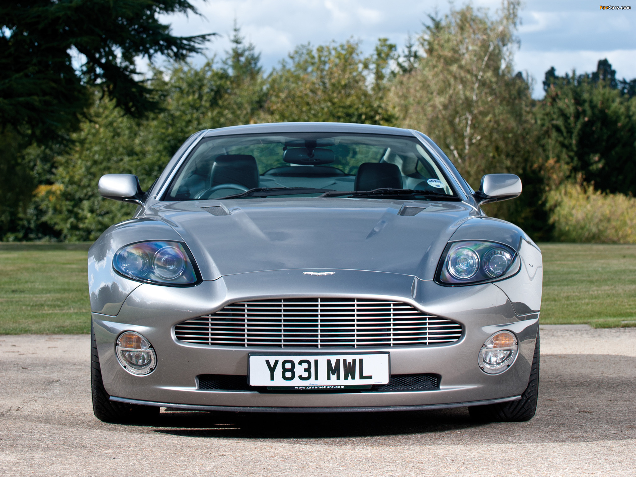 Pictures of Aston Martin V12 Vanquish UK-spec (2001–2006) (2048 x 1536)