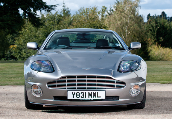 Pictures of Aston Martin V12 Vanquish UK-spec (2001–2006)