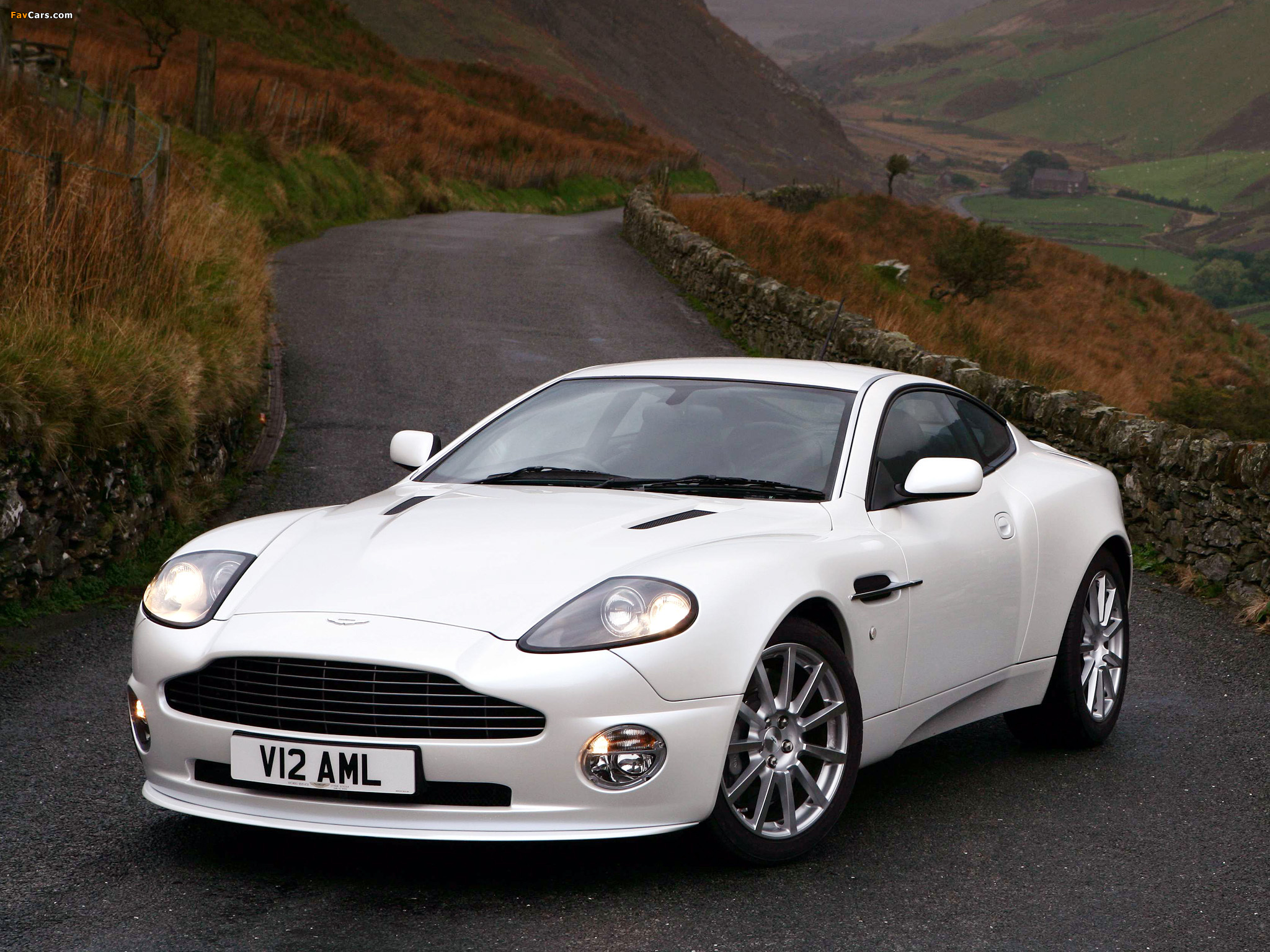 Pictures of Aston Martin V12 Vanquish S (2004–2007) (2048 x 1536)