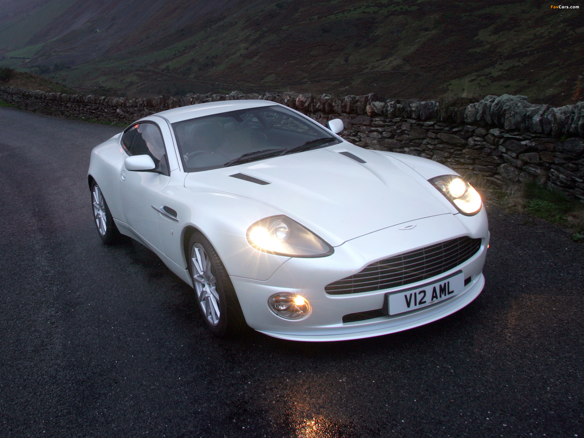 Pictures of Aston Martin V12 Vanquish S (2004–2007) (2048 x 1536)