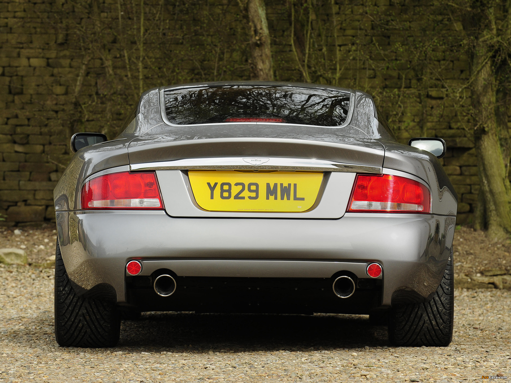 Aston Martin V12 Vanquish UK-spec (2001–2006) wallpapers (2048 x 1536)