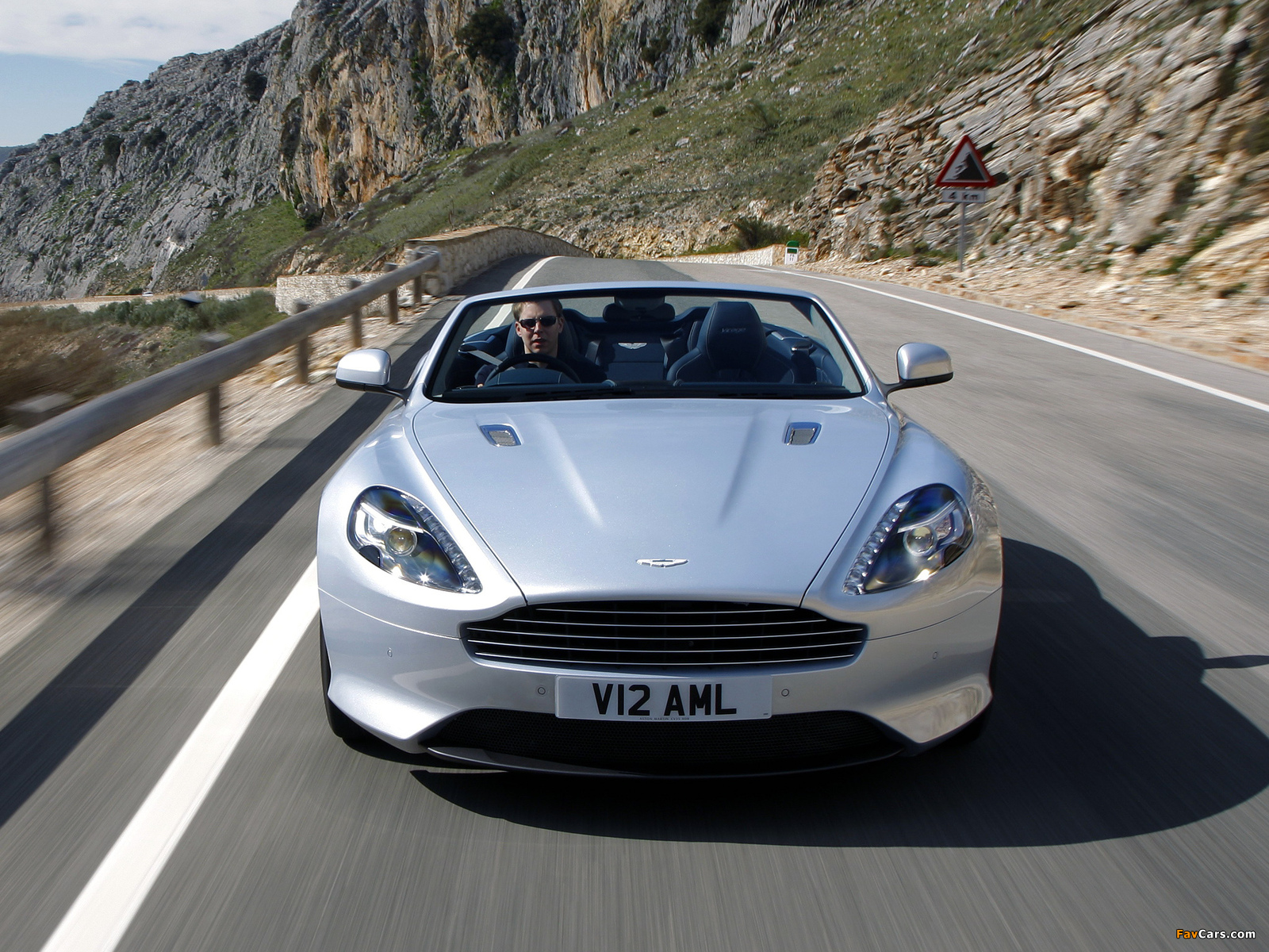 Photos of Aston Martin Virage Volante (2011–2012) (1600 x 1200)