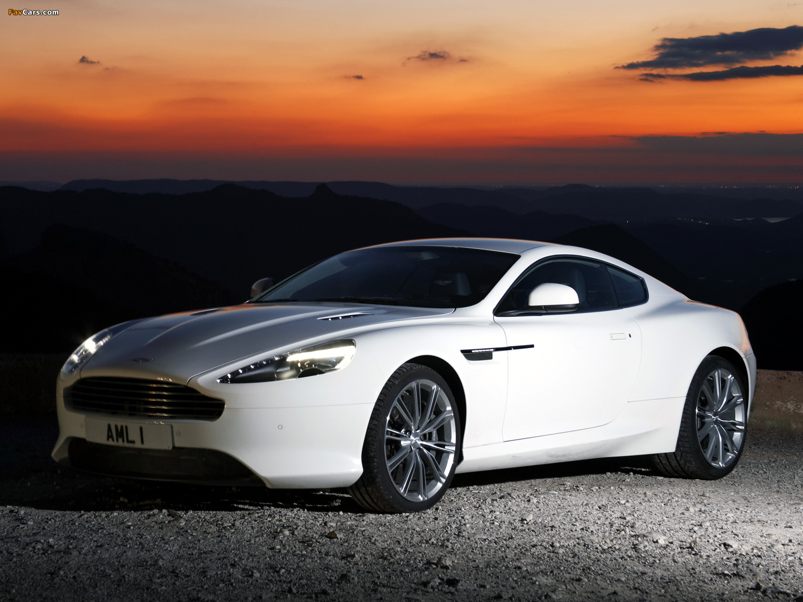 Pictures of Aston Martin Virage (2011–2012) (1600 x 1200)