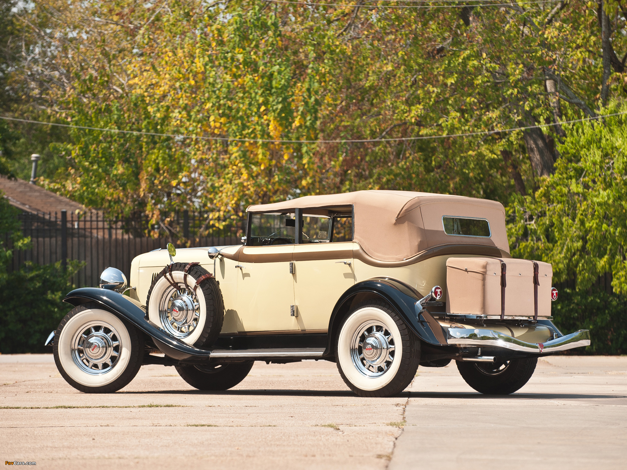 Images of Auburn 8-105 Convertible Sedan (1933) (2048 x 1536)