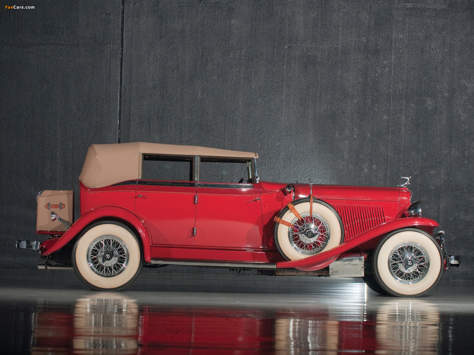 Auburn Custom Twelve Phaeton Sedan (1932) images (1600 x 1200)