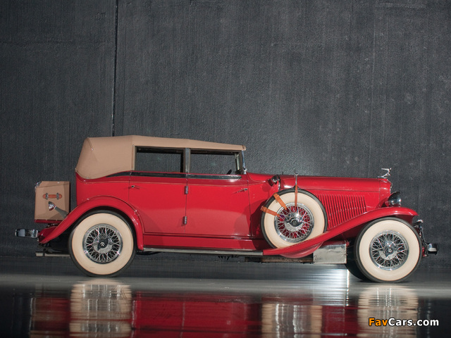 Auburn Custom Twelve Phaeton Sedan (1932) images (640 x 480)