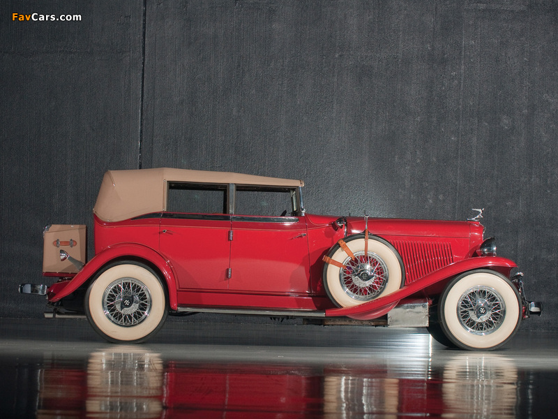 Auburn Custom Twelve Phaeton Sedan (1932) images (800 x 600)