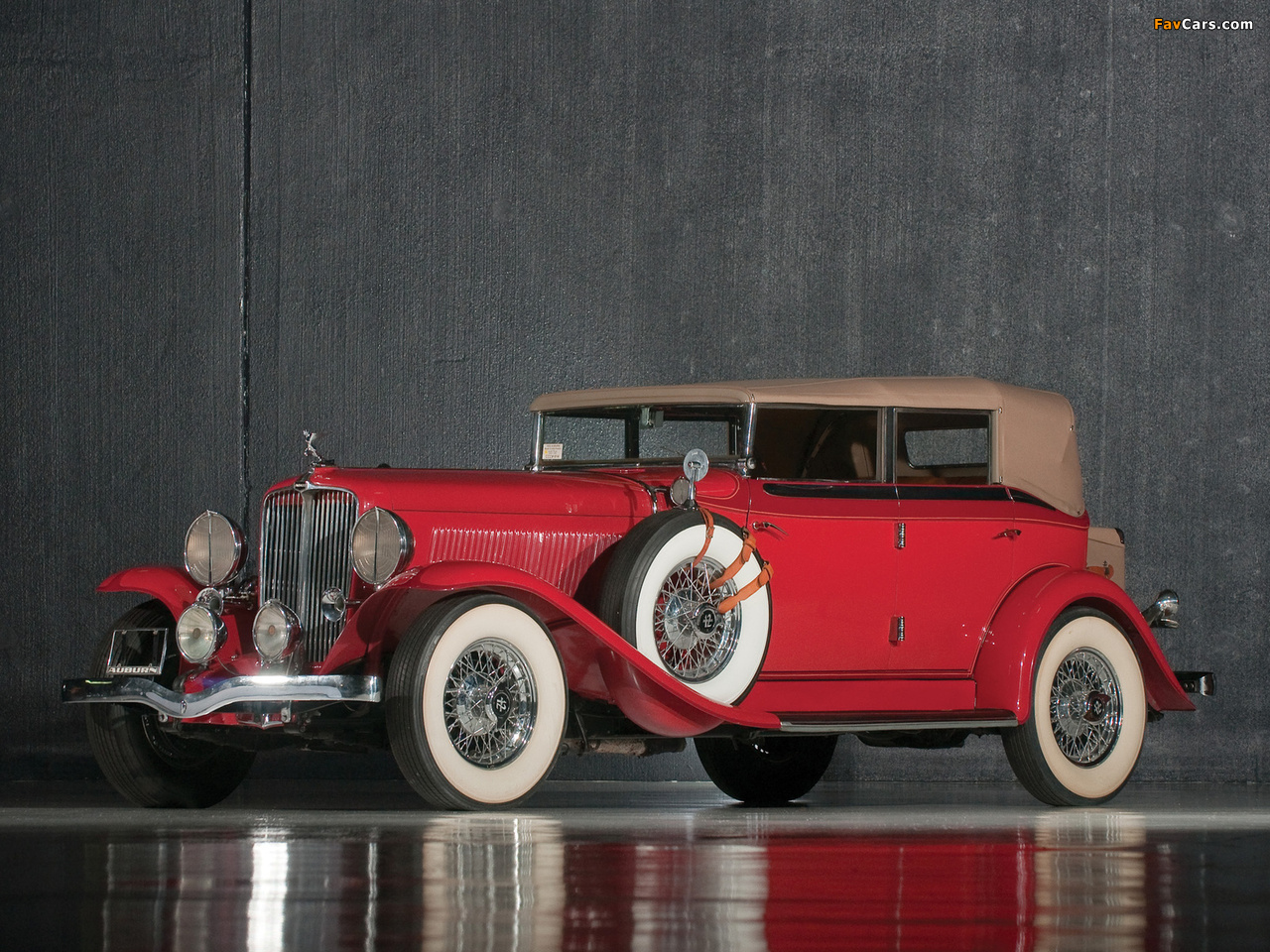 Photos of Auburn Custom Twelve Phaeton Sedan (1932) (1280 x 960)