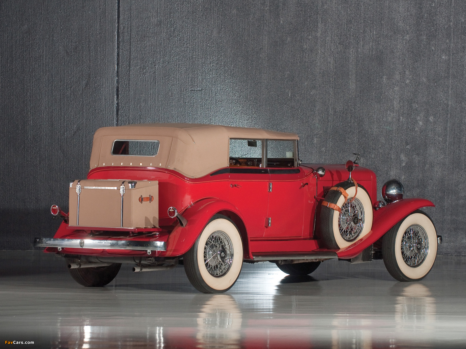 Photos of Auburn Custom Twelve Phaeton Sedan (1932) (1600 x 1200)