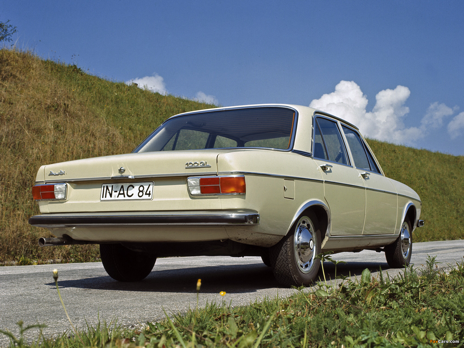 Audi 100 C1 (1968–1973) pictures (1600 x 1200)