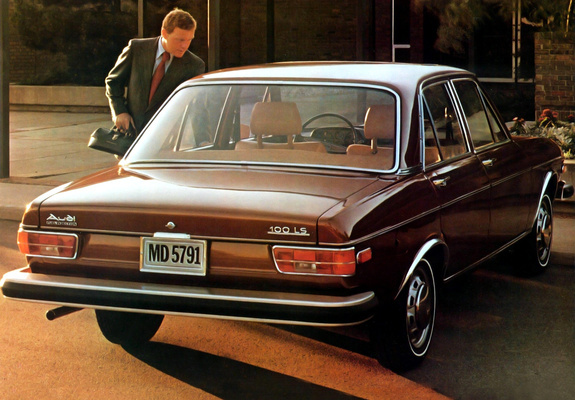 Photos of Audi 100 LS US-spec C1 (1973–1976)