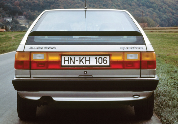 Audi 200 Avant quattro 44,44Q (1983–1987) wallpapers