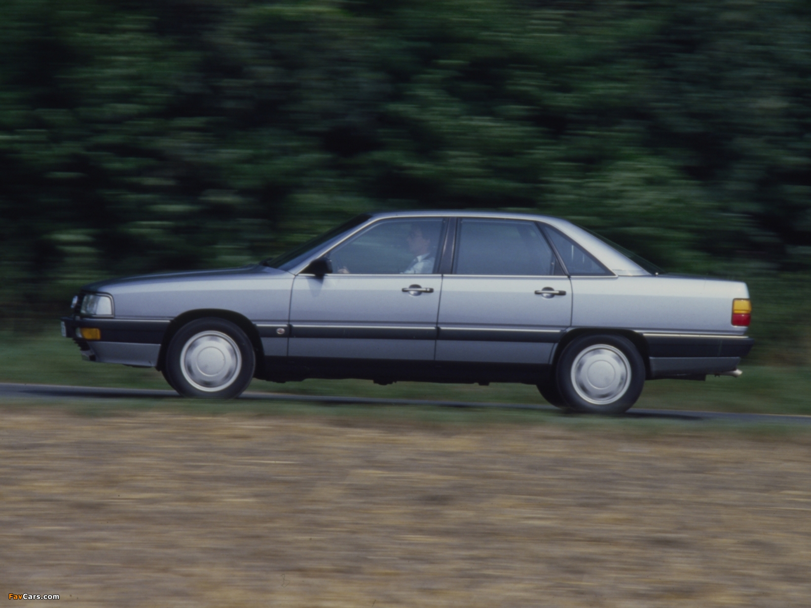 Photos of Audi 200 Turbo (44,44Q) 1983–87 (1600 x 1200)