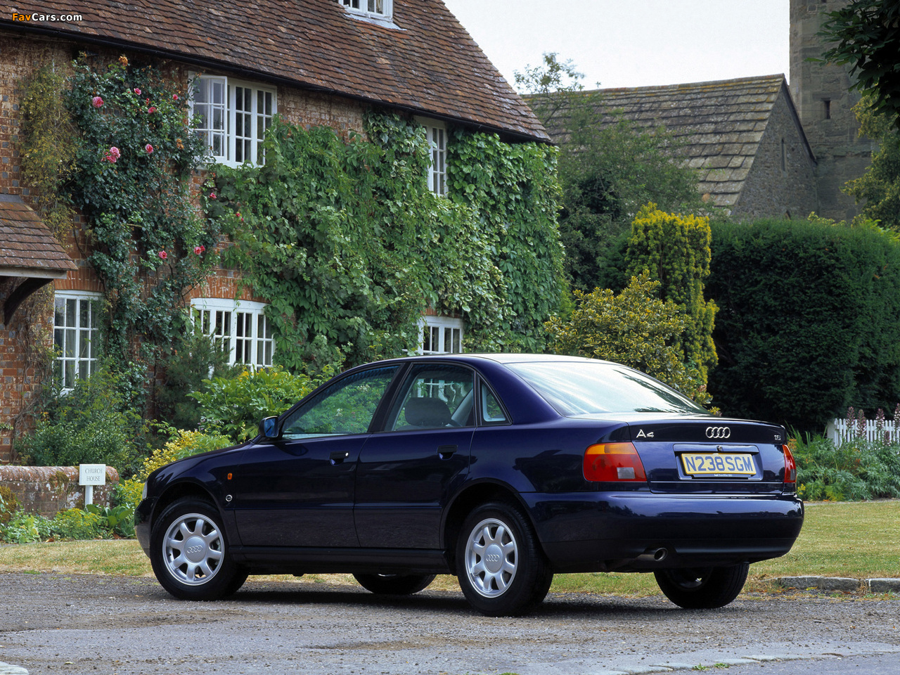 Audi A4 Sedan UK-spec B5,8D (1994–1997) photos (1280 x 960)