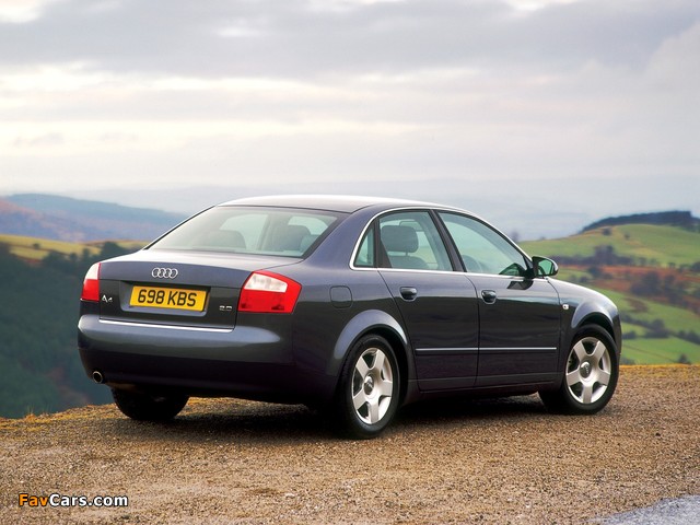Audi A4 2.0 FSI Sedan UK-spec B6,8E (2000–2004) pictures (640 x 480)