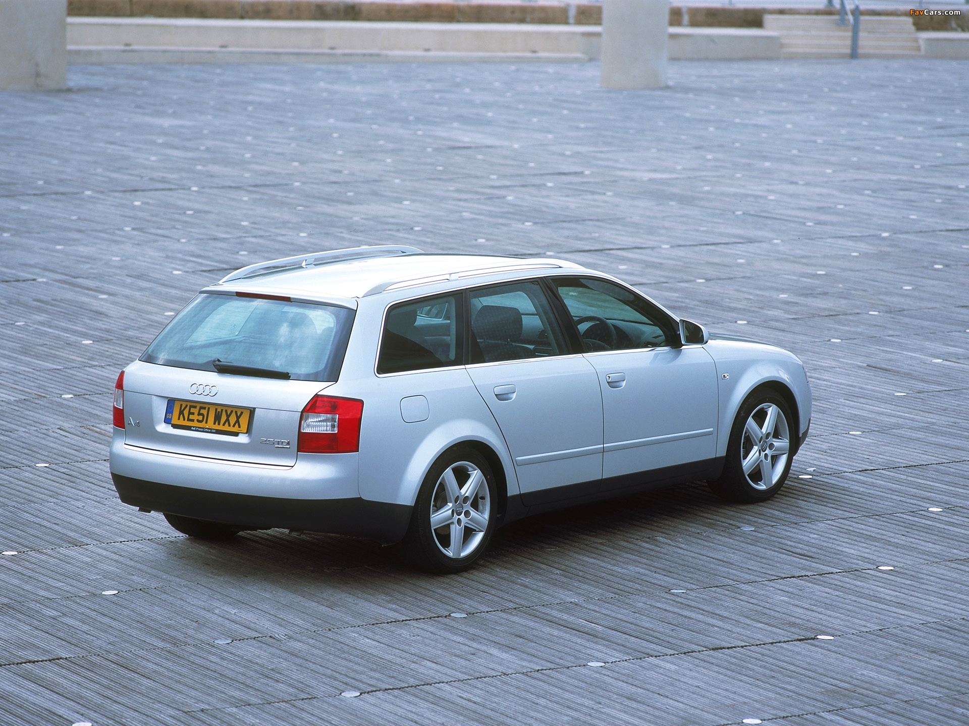 Audi A4 2.5 TDI Avant UK-spec B6,8E (2001–2004) photos (1920 x 1440)
