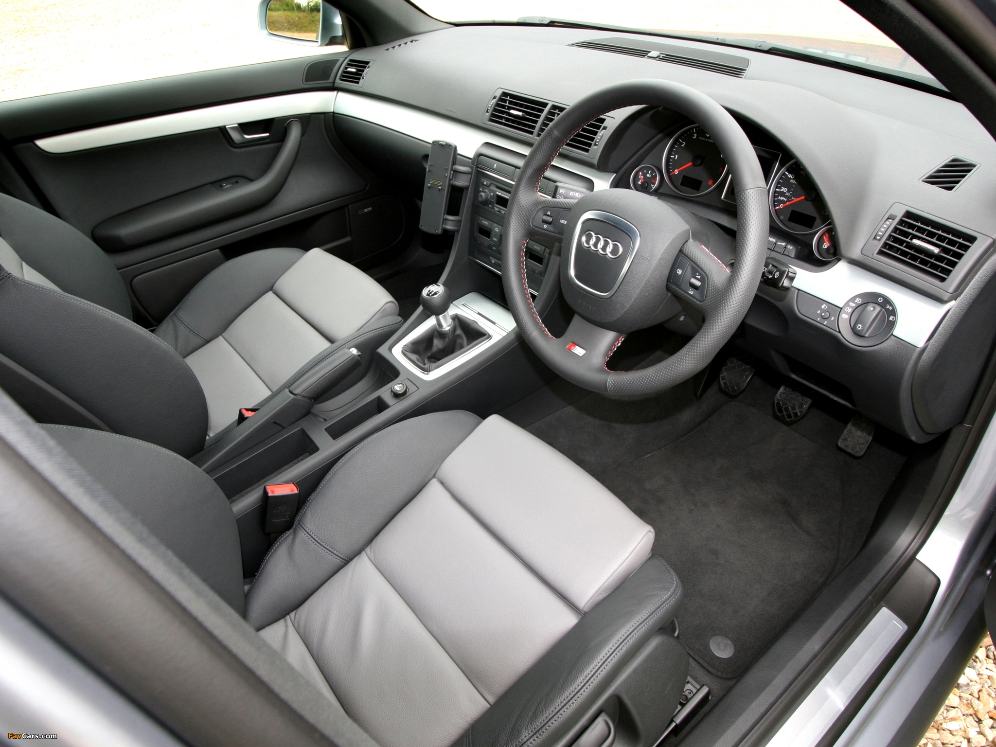 Audi A4 2.0T S-Line Sedan UK-spec B7,8E (2004–2007) pictures (2048 x 1536)