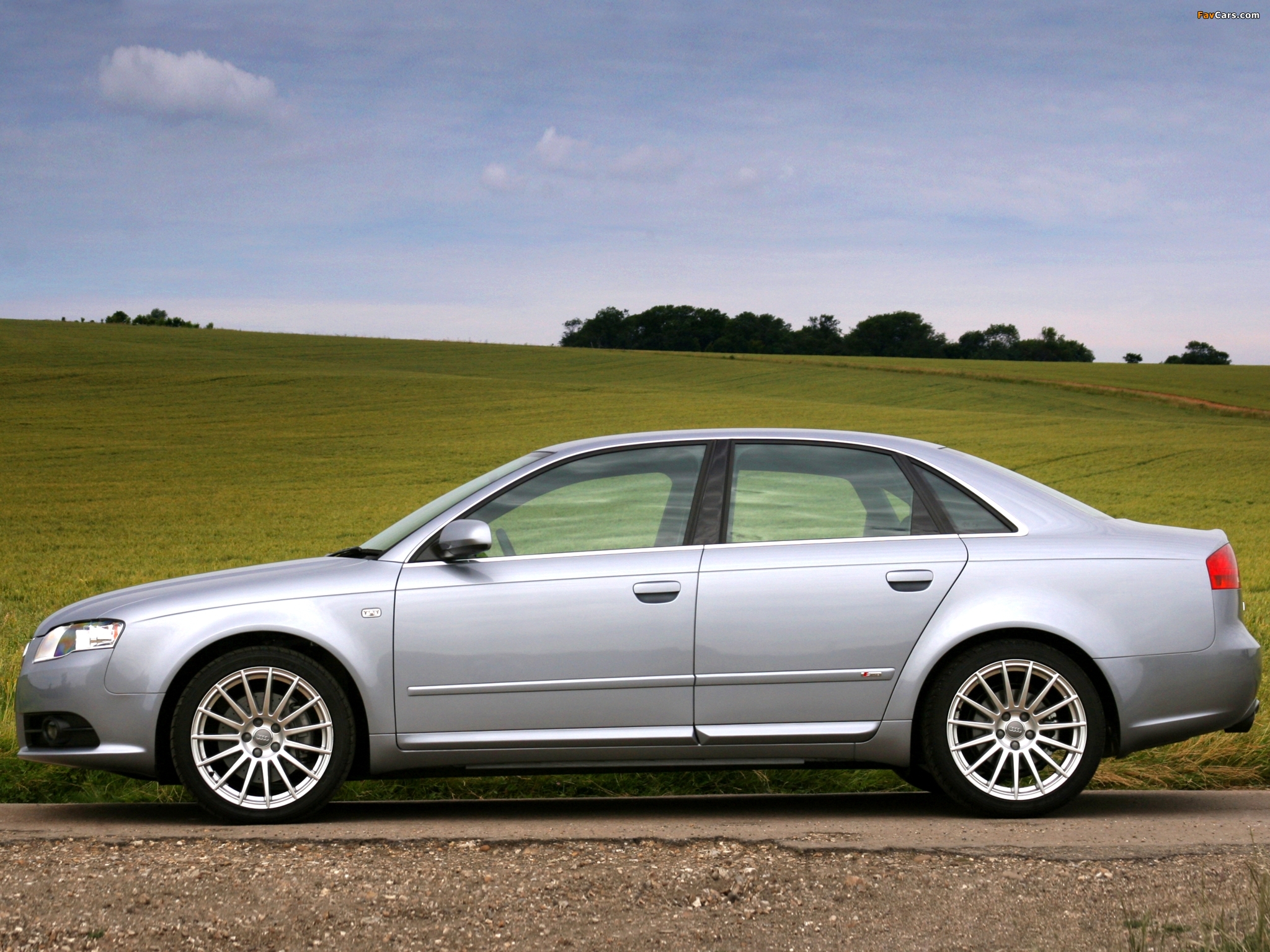 Images of Audi A4 2.0T S-Line Sedan UK-spec B7,8E (2004–2007) (2048 x 1536)