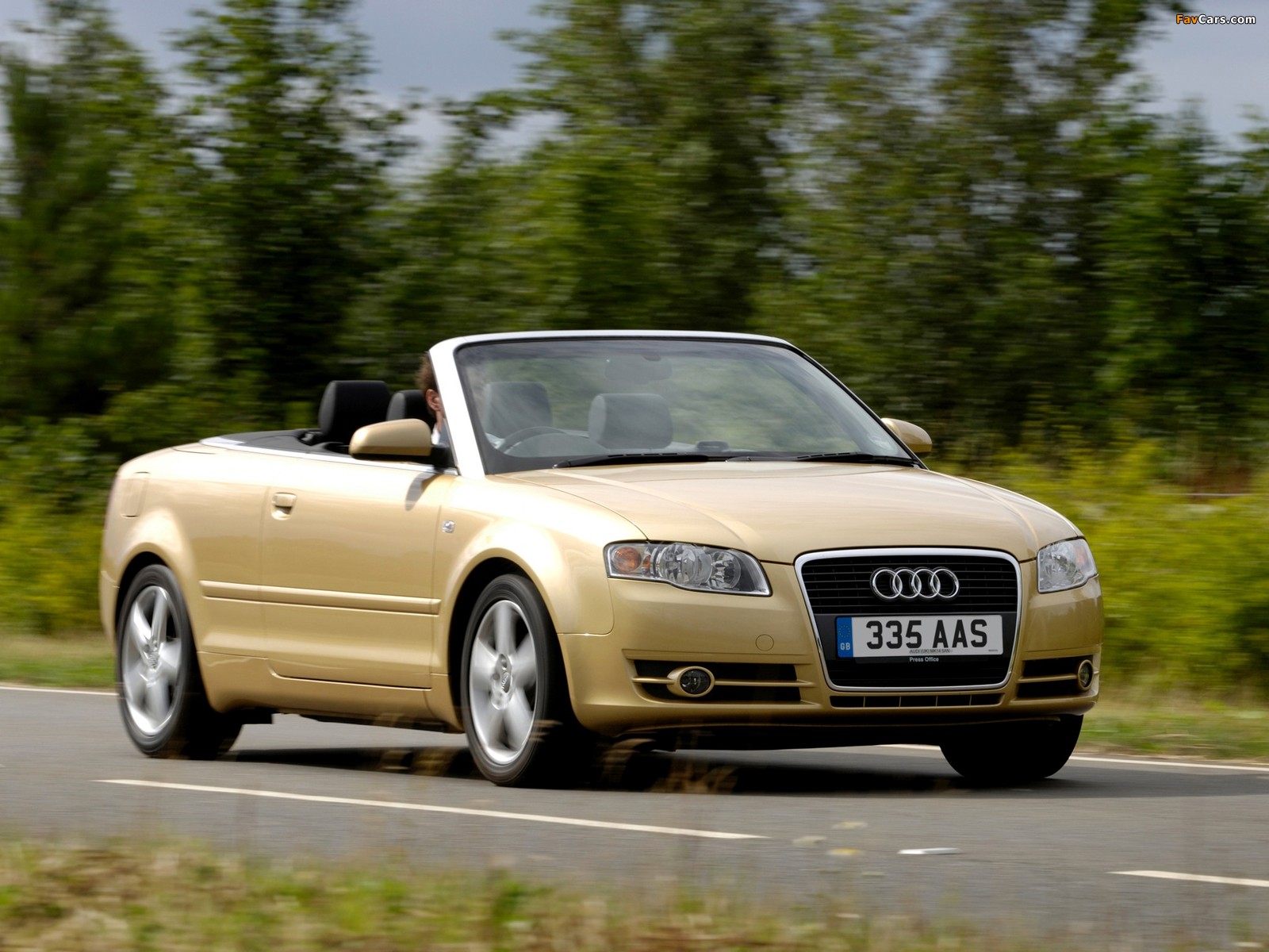 Images of Audi A4 2.0 TDI Cabrio UK-spec B7,8H (2005) (1600 x 1200)