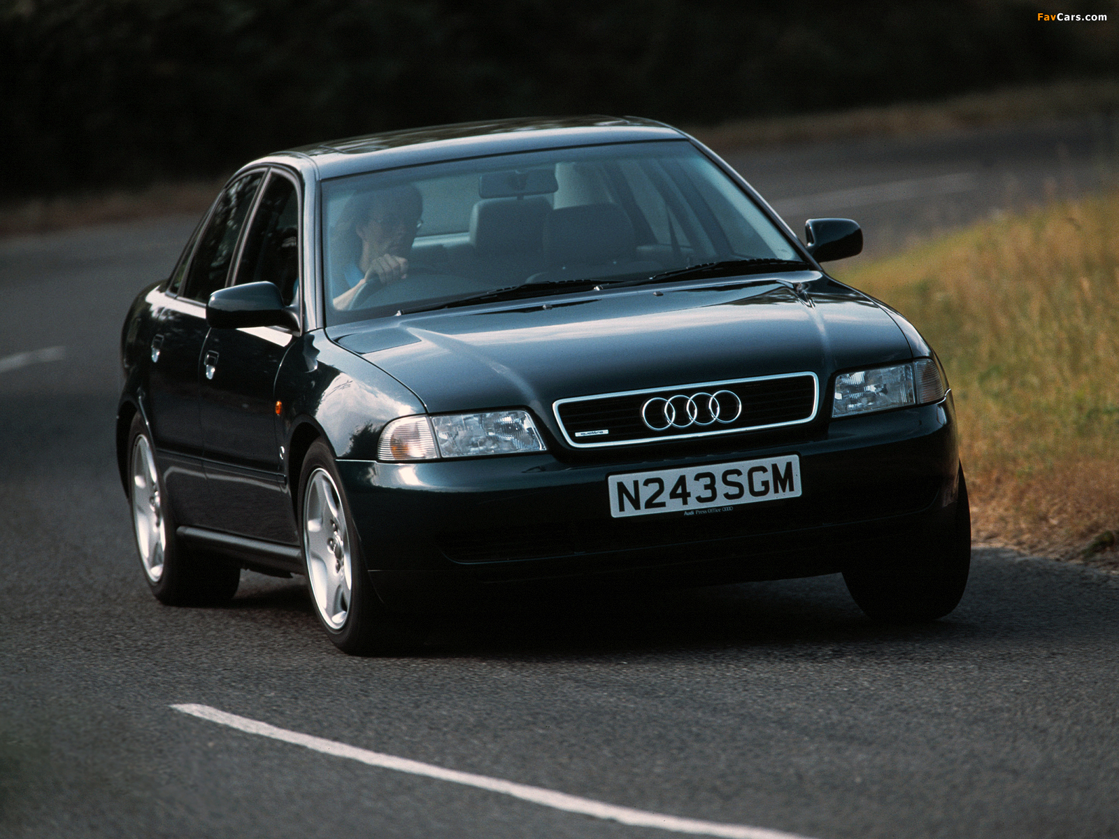 Photos of Audi A4 Sedan UK-spec B5,8D (1994–1997) (1600 x 1200)