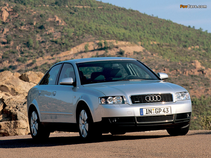 Photos of Audi A4 2.5 TDI quattro Sedan B6,8E (2000–2004) (800 x 600)