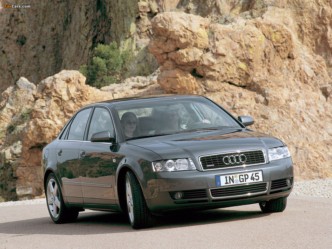 Photos of Audi A4 3.0 quattro Sedan B6,8E (2000–2004) (1280 x 960)
