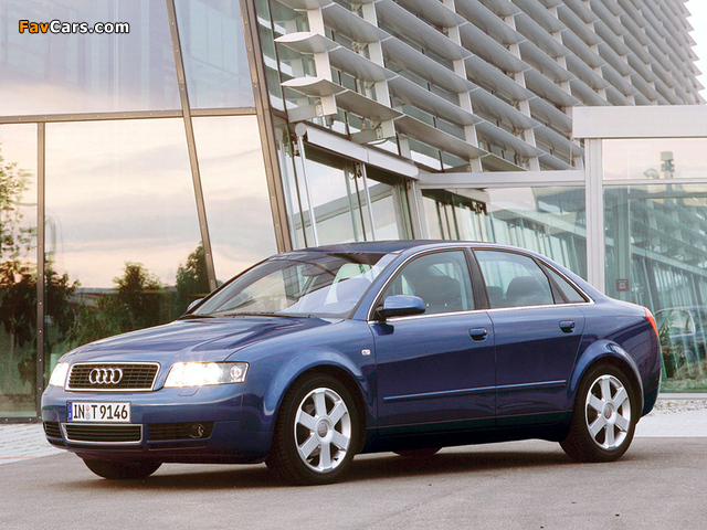 Photos of Audi A4 2.0 FSI Sedan B6,8E (2000–2004) (640 x 480)