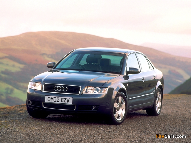 Photos of Audi A4 2.0 FSI Sedan UK-spec B6,8E (2000–2004) (640 x 480)