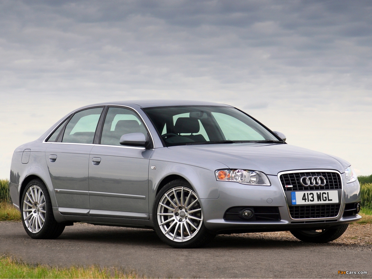 Photos of Audi A4 2.0T S-Line Sedan UK-spec B7,8E (2004–2007) (1280 x 960)