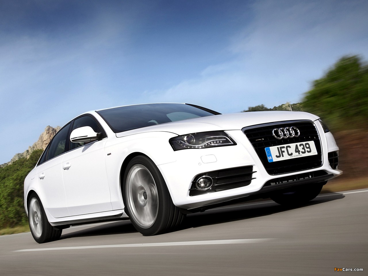 Photos of Audi A4 3.2 FSI quattro S-Line Sedan UK-spec B8,8K (2007–2011) (1280 x 960)