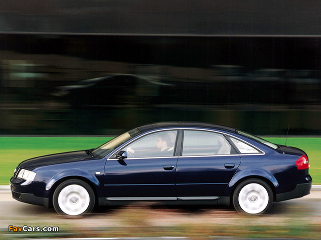 Audi A6 4.2 quattro Sedan (4B,C5) 1999–2001 photos (640 x 480)